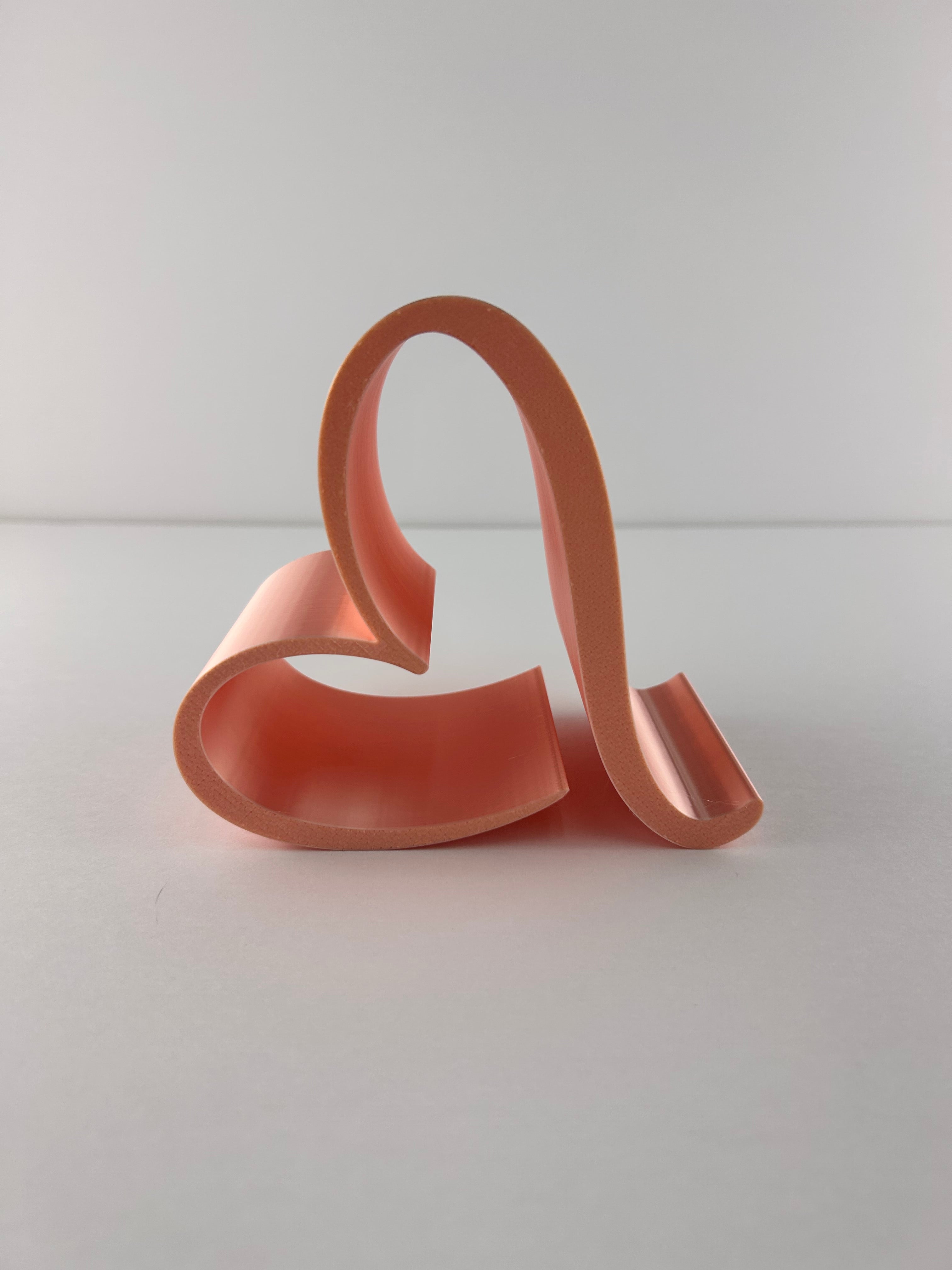 Heart Phone Holder – Modern Desk Cell Phone Stand – Cute Heart Smartphone Dock – Minimalist Office Desk Accessory – Gift Idea