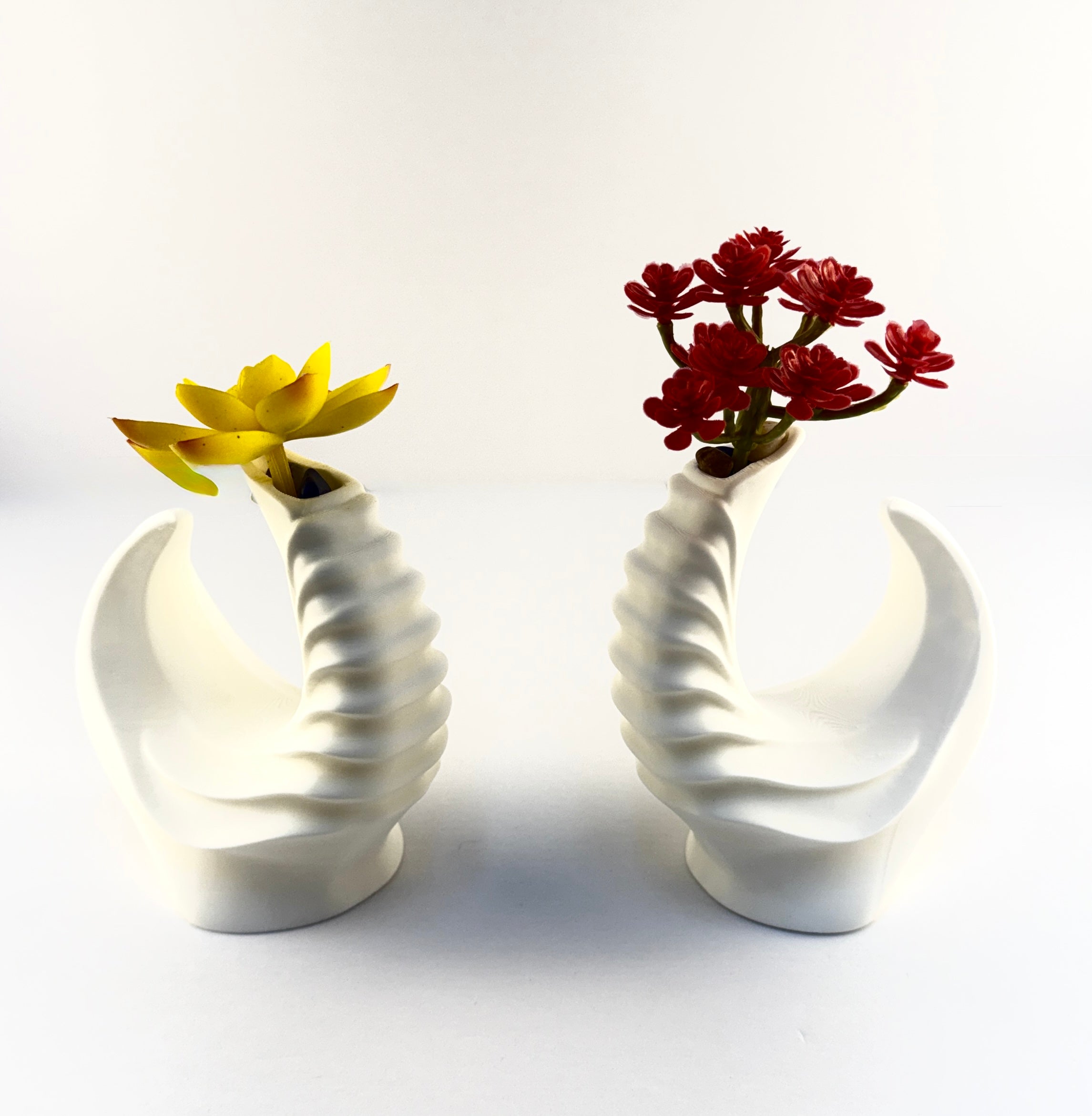 Modern Spiral Bud Vase | 3D Printed Decorative Vase | Minimalist Flower Vase | Small Desktop Vase | Contemporary Home Decor